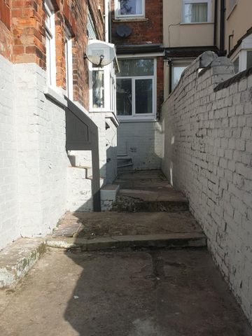 1 bedroom ground floor flat to rent - Photo 3