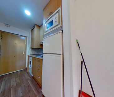 Piso de alquiler en Calle del Mar de Japón, Pinar del Rey - Photo 1