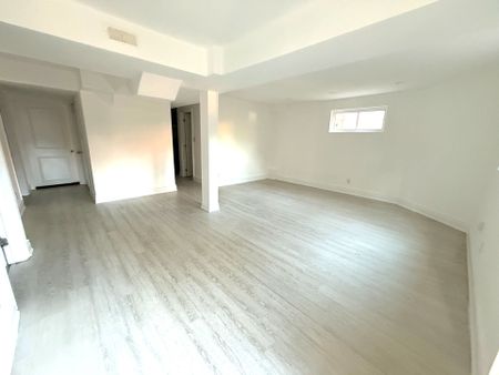 For Lease - 20 Eleanor Circle, Richmond Hill, Ontario - Photo 3