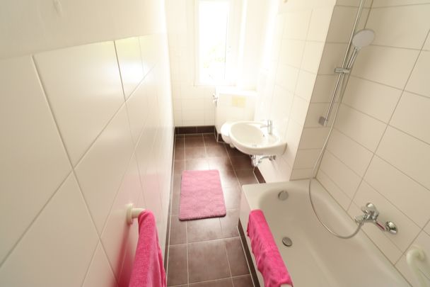 2-Raumwohnung mit Wanne und Balkon - Photo 1