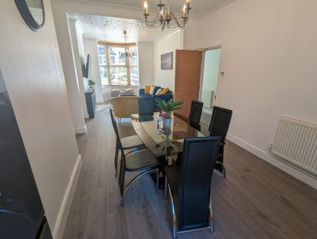 1 bedroom in a house share to rent - Photo 4