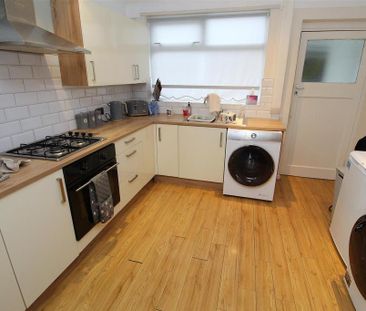 3 bedroom semi-detached house to rent - Photo 2