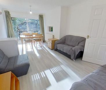 4 bedroom semi-detached house to rent - Photo 3