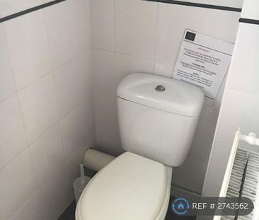 1 bedroom in a house share to rent - Photo 6