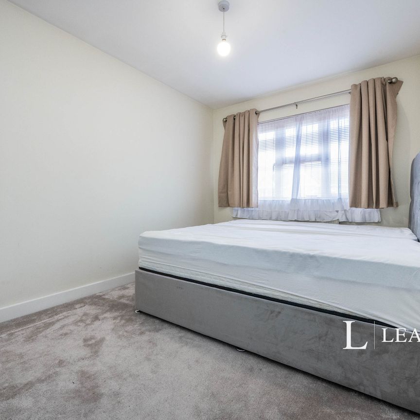 Large 5 bedroom Home - LU4 - Close to Leagrave Station - Photo 1