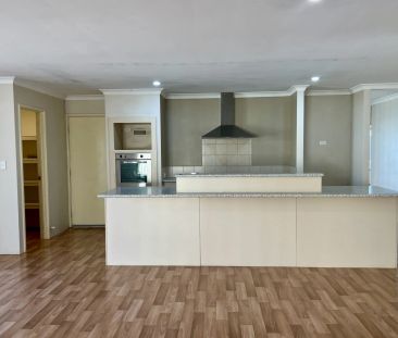 6 Ballarat Court, - Photo 3