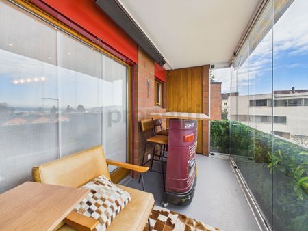 Einzigartige 2.5-Zimmer Wohnung in Zug - Photo 2