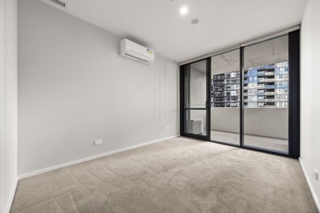 SPACIOUS TWO-BEDROOM APARTMENT WITH STUNNING VIEWS - Photo 5