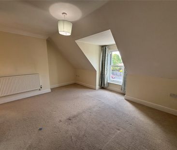 London Road, Bagshot, Surrey, GU19 - Photo 2