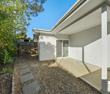 “Convenient Living - close to shops and schools” - Photo 1