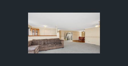 Spacious Family Home in Quiet Court Location - Photo 2