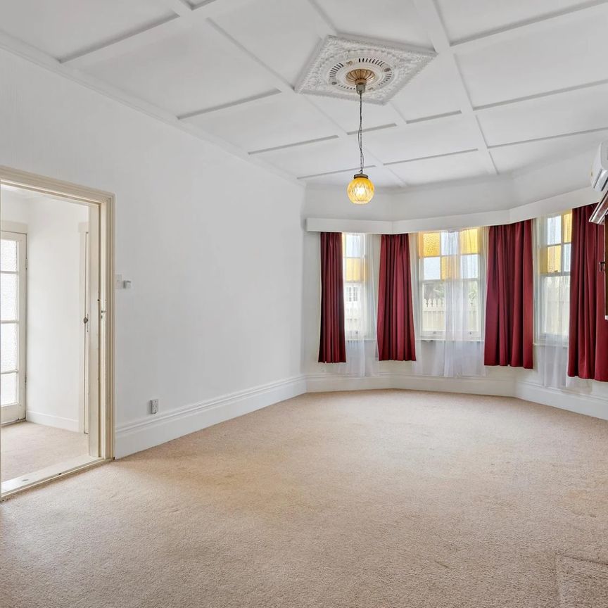 Charming Duplex - Photo 1