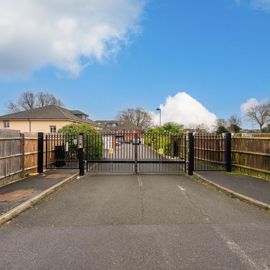 Cottonham Close, London, N12 - Photo 1