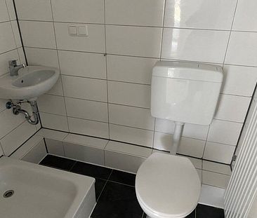 Renovierte 2-5-Zimmer-Wohnung mit Balkon - Photo 3