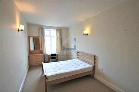 3 Bedroom Flat To Rent - Photo 4
