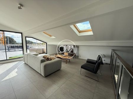 À louer – Superbe T4 meublé en duplex avec terrasses et parkings – Toulon Le Gasquet - Photo 2