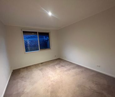 Spacious Three Bedroom Unit - Photo 3