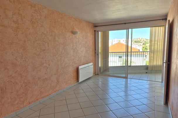 Exclusivité à Saint-Raphaël : Charmant studio à louer au 3ème étage - Photo 1