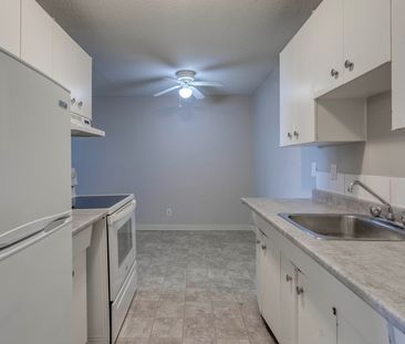 2 Bedroom - Photo 3