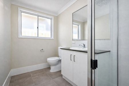 Modern 2 Bedroom Unit - Photo 4