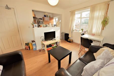 3 bedroom House in Mayville Avenue, Leeds - Photo 5