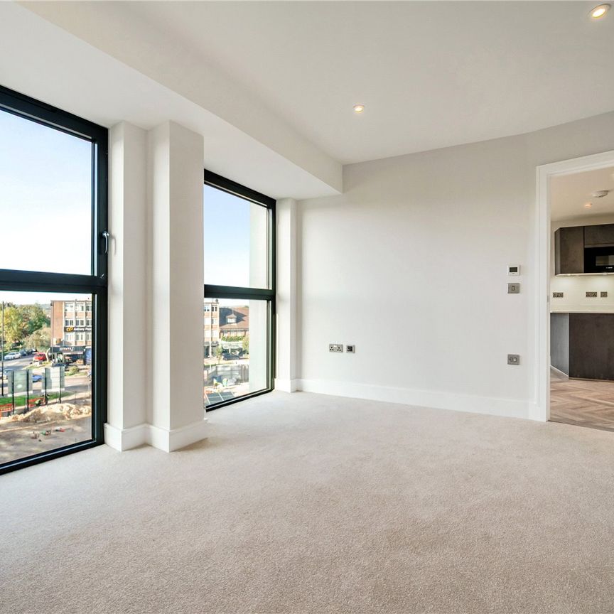 Cockfosters Road, EN4, London - Photo 1