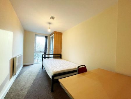 4 bedroom flat to rent - Photo 5