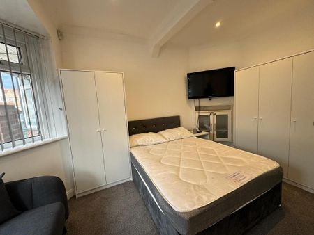 1 bedroom in a house share to rent - Photo 3