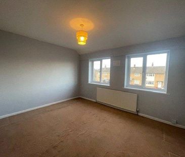 3 bedroom flat to rent - Photo 4