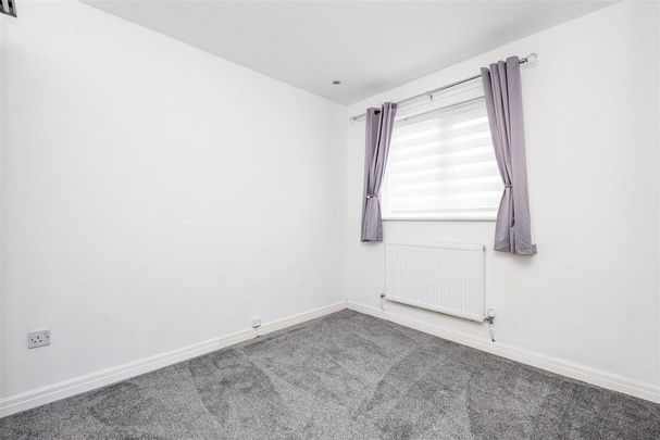 3 bedroom end of terrace house to rent - Photo 1
