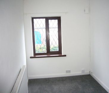 3 bedroom end of terrace house to rent - Photo 5
