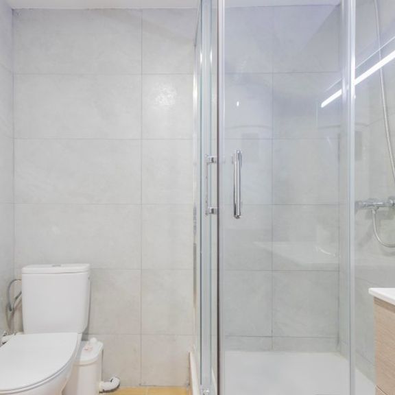 2 room luxury Flat for rent in Valencia - Photo 1