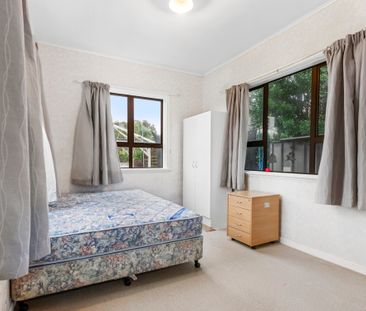 Character Charm Meets Modern Comfort on a Generous Family Section - Photo 3