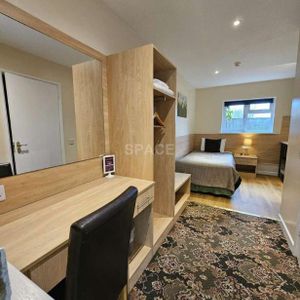 Connaught Road, Reading, RG30 - Photo 2