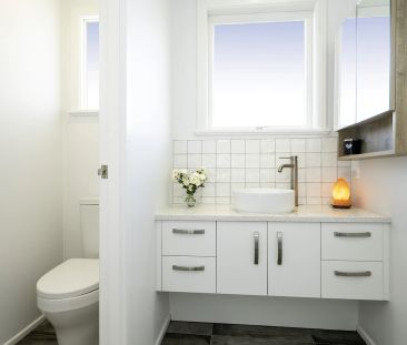 Top Floor Apartment - Unbeatable Location - Photo 5