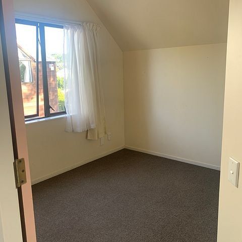 Charming 3BR Townhouse in Alicetown! - Photo 1