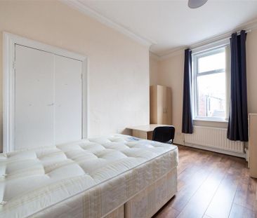 4 bedroom terraced house to rent - Photo 4