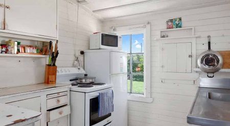 Cosy Family Home - Photo 3