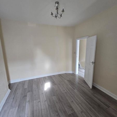 4 bedroom semi-detached house to rent - Photo 3