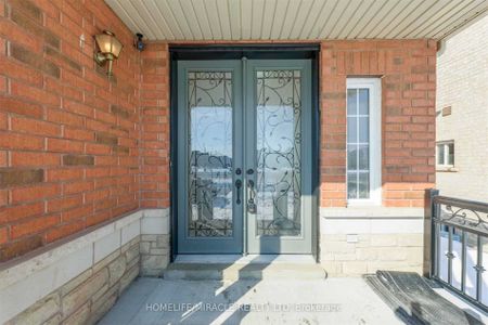 Detached Home For Lease | W7260086 - Photo 4