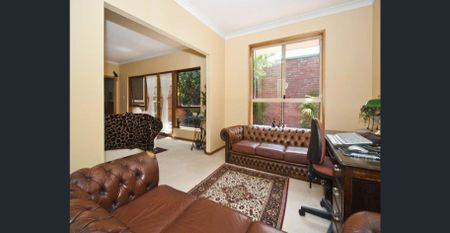 TWO BEDROOM, TWO BATHROOM COURTYARD STYLE HOME - Photo 2