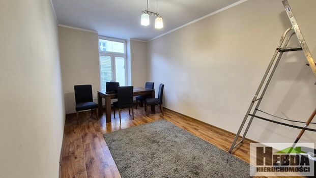 Tarnów, 3 pokojowe mieszkanie przy ul.Urszulańskiej na 1 piętrze kamienicy - Photo 1