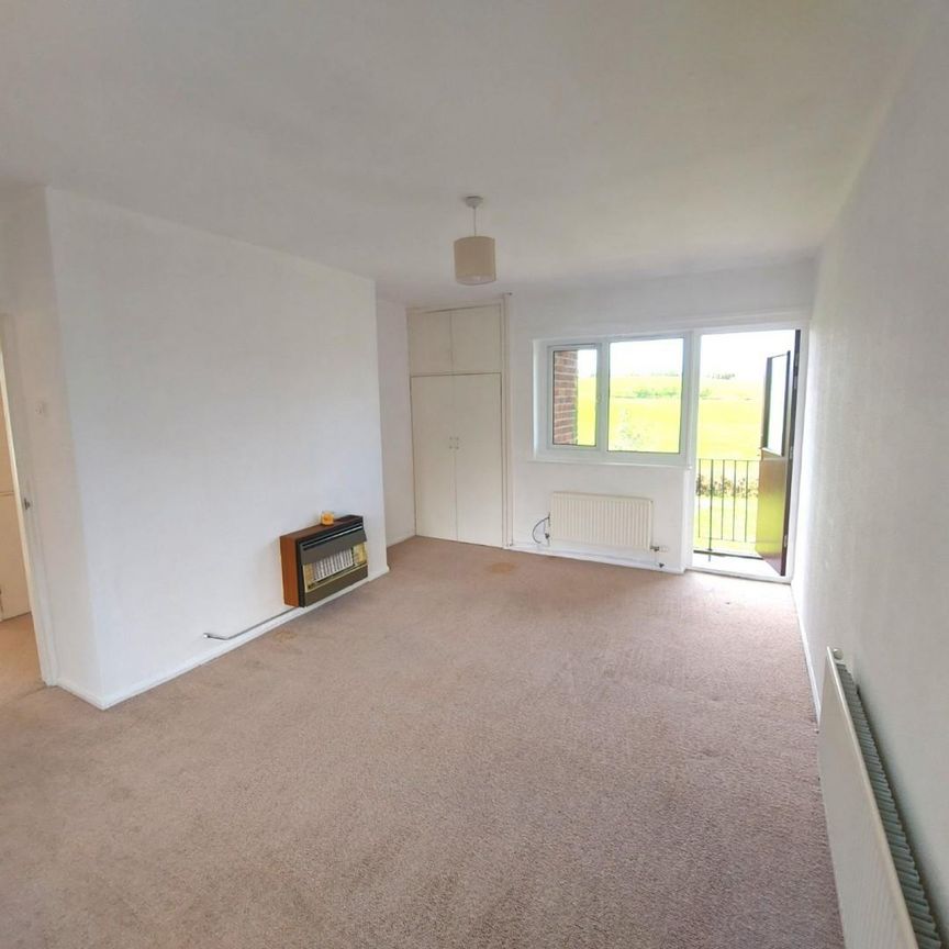 2 bedroom Flat To Let - Photo 1