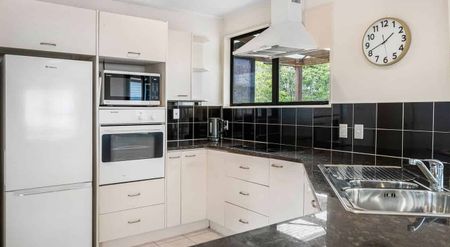 Charming 3BR Home in Massey! - Photo 4