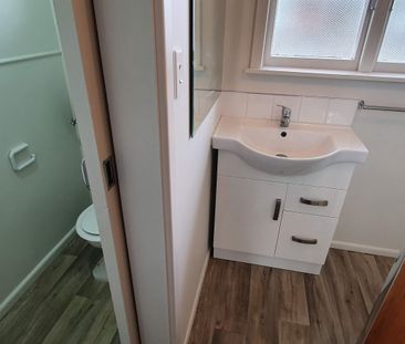 11A Barclay Place, Dallington - Photo 4
