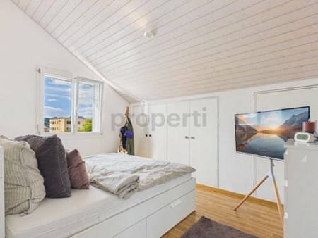 Alles inklusive: Dachwohnung mit Garage, 2 Parkplätzen und eigenem Waschturm - Photo 3