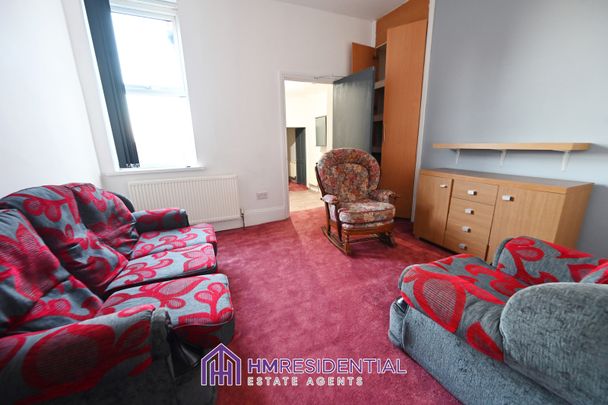 Spacious 3-Bedroom Flat to Rent – Wingrove Gardens, Fenham – £1000 PCM Available Now - Photo 1