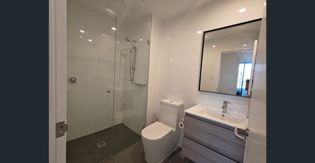 Modern One-Bedroom Apartment plus study nook - Photo 1