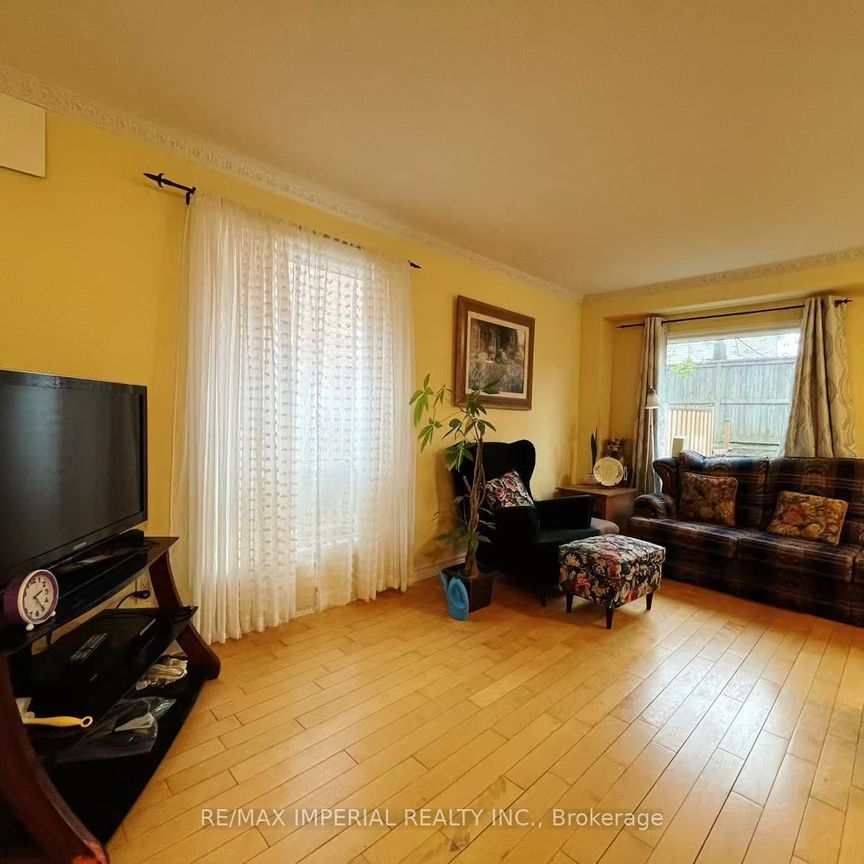 For Lease - 2955 Thomas Street Unit# 53, Upper Room 2, Mississauga, Ontario - Photo 1