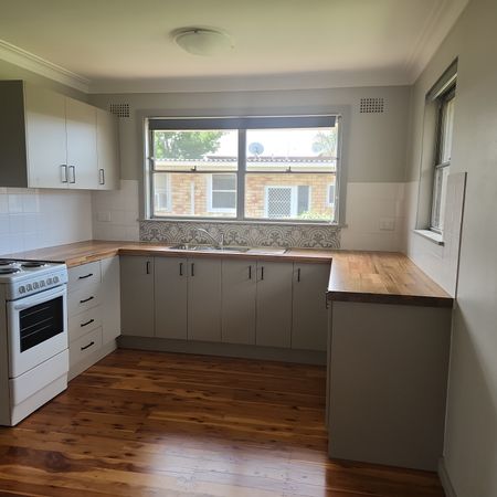 SOUTH TAMWORTH - Two Bedroom Unit - Photo 3